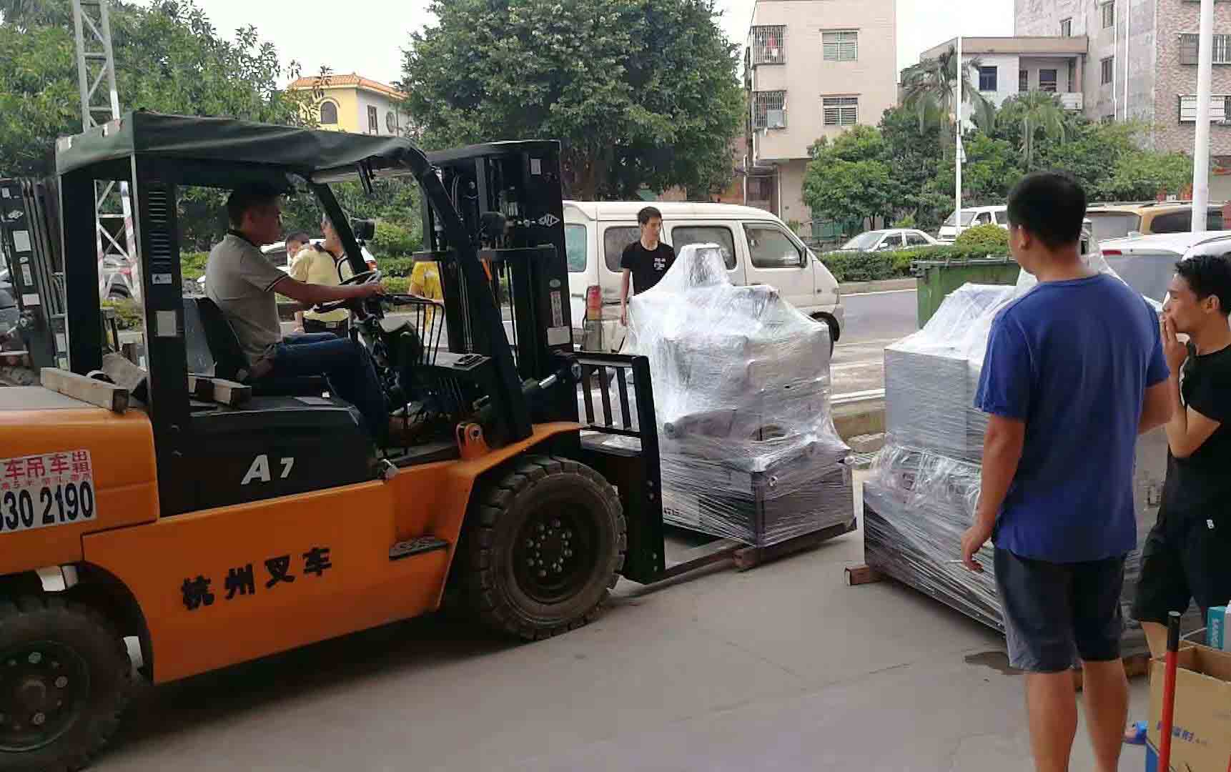 東莞（外協(xié)聶老板）中走絲線(xiàn)切割卸貨照片